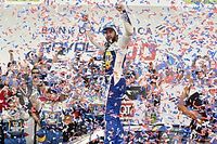 Elliott bate, se recupera e vence em Charlotte; Wallace se desentende com Bowman após a corrida