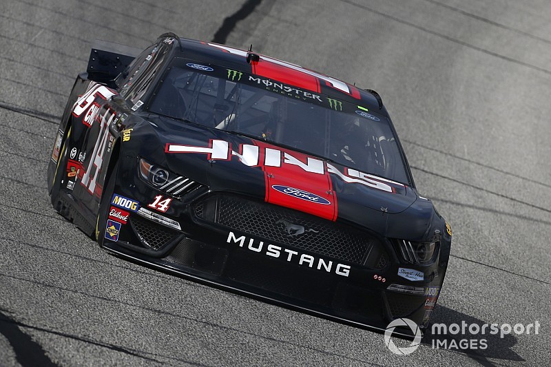 Clint Bowyer leads final Cup practice, Kyle Busch wrecks