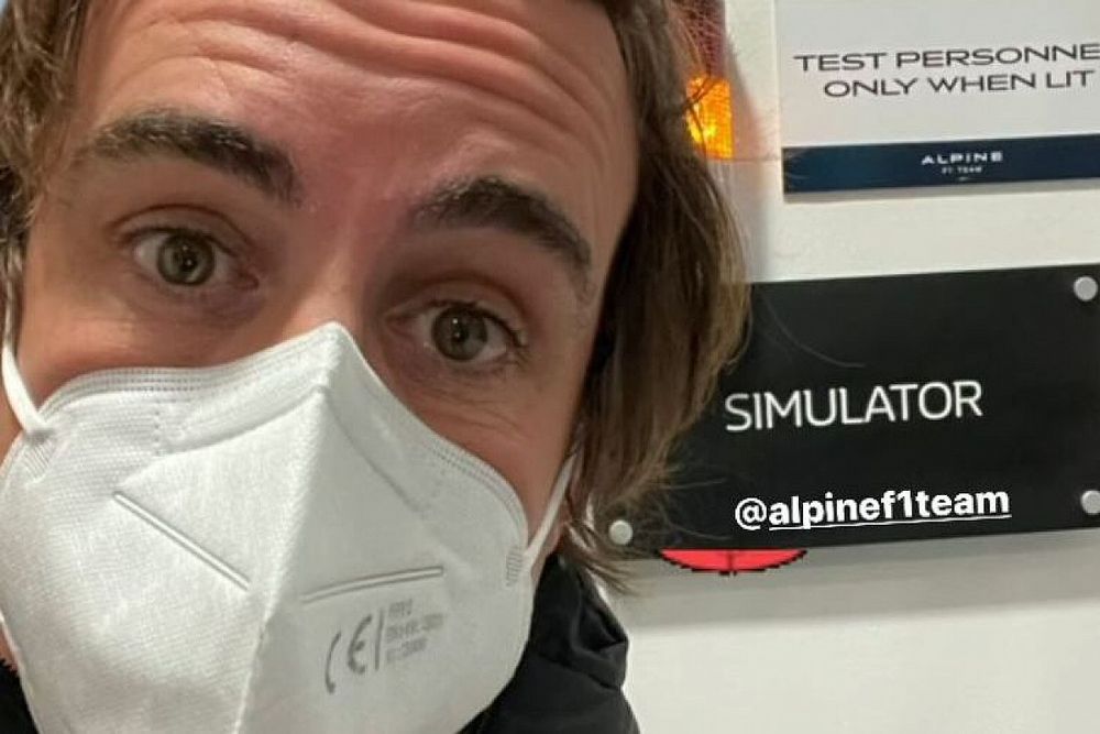 Fernando Alonso en el simulador de Alpine para 2022
