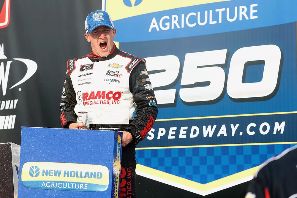 Race winner A.J. Allmendinger, Kaulig Racing, Chevrolet Camaro