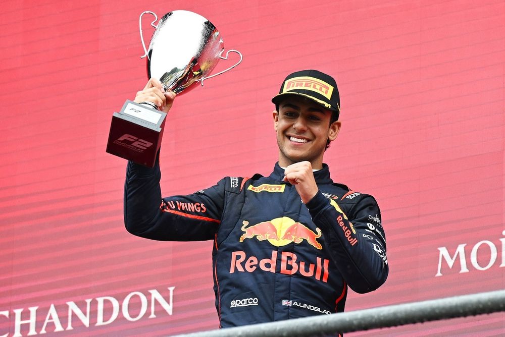 Podium: second place Arvid Lindblad, Campos Racing 