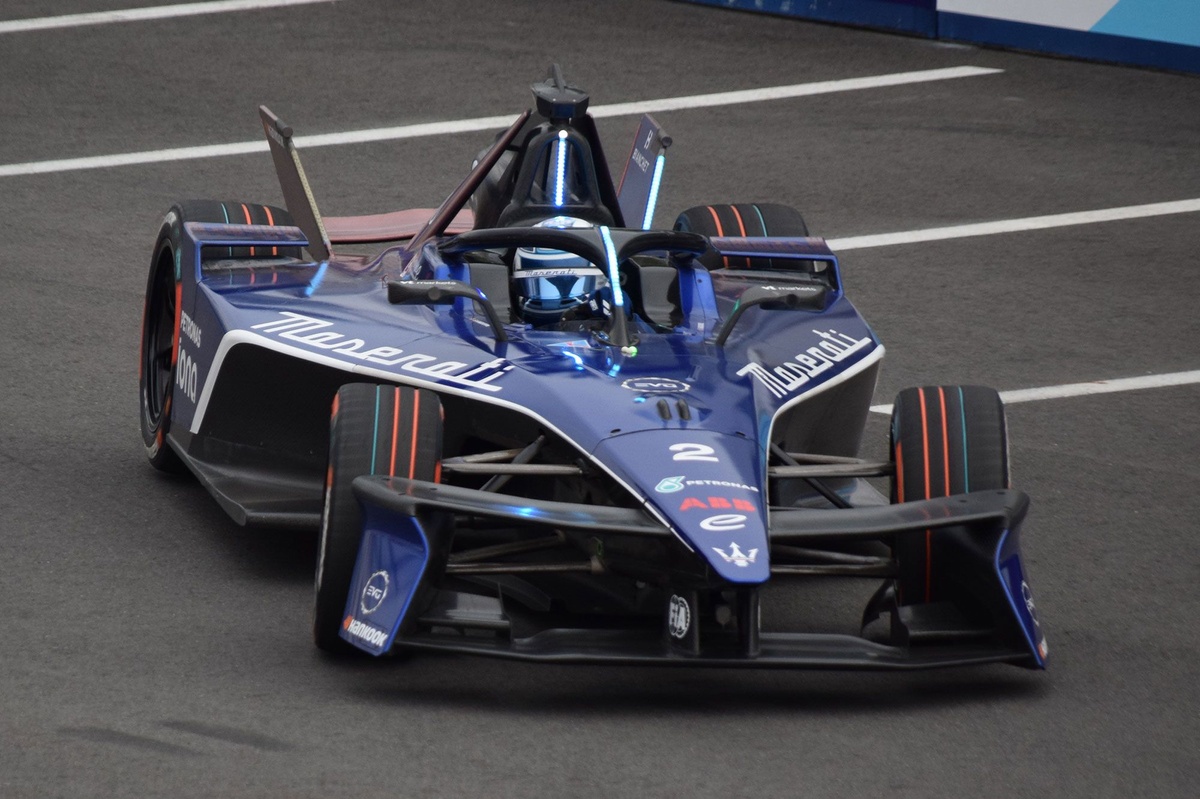 ボディ　フォーミュラE マセラティ史上初の電動レーシングカー！フォーミュラEへの参戦