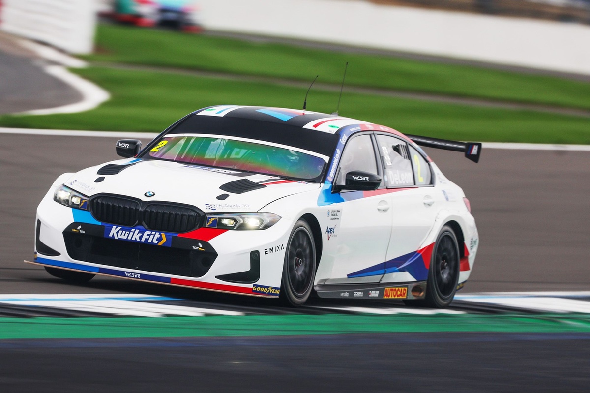 BTCC Silverstone: DeLeon beats Shedden to pole in qualifying thriller