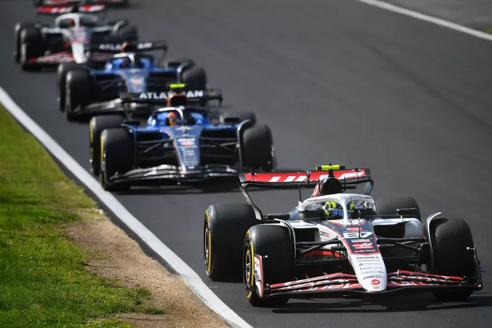 Oliver Bearman, Haas F1 Team, Carlos Sainz, Williams, Alexander Albon, Williams