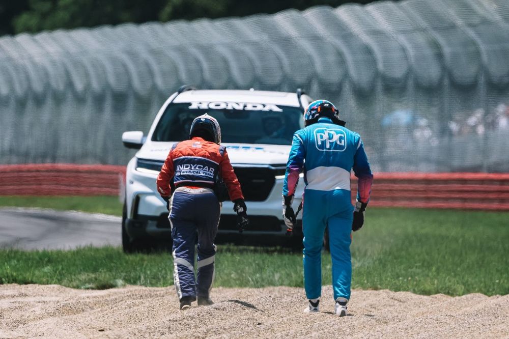Josef Newgarden crashes out of IndyCar Mid Ohio 200 on lap 1, turn 1