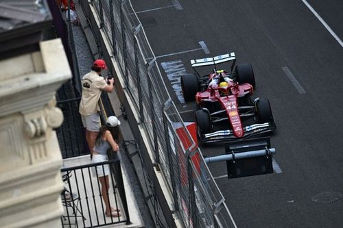 Hamilton celebra su viernes liderando en Bak&uacute;, Leclerc vigila a McLaren