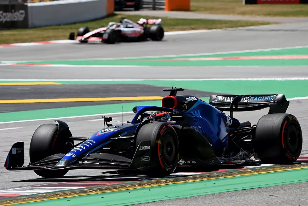 Nyck de Vries, Williams FW44, Kevin Magnussen, Haas VF-22
