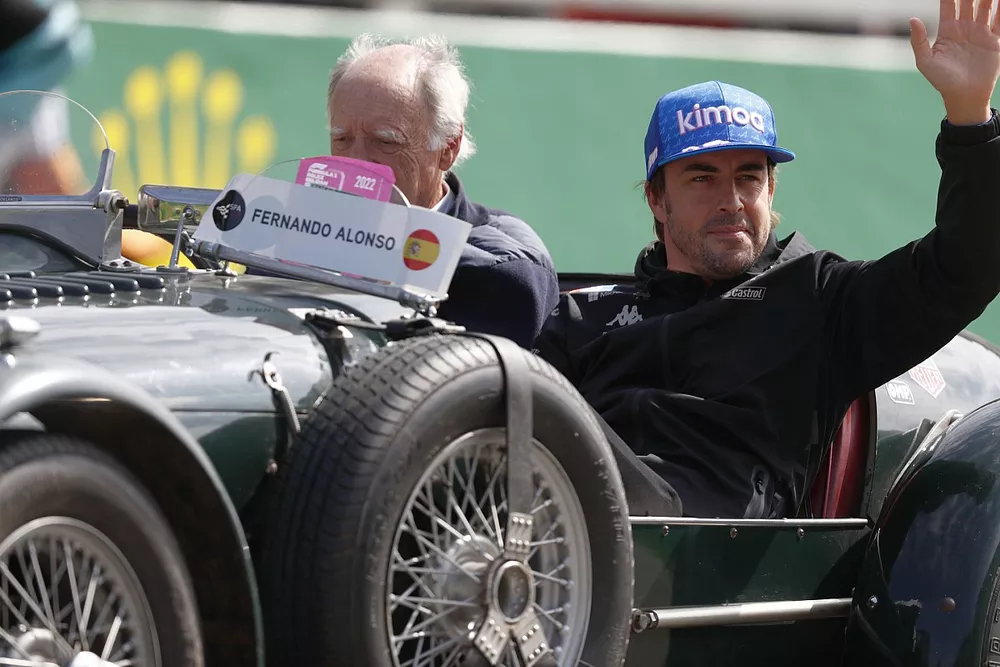Fernando Alonso, Alpine F1 Team en el desfile de pilotos