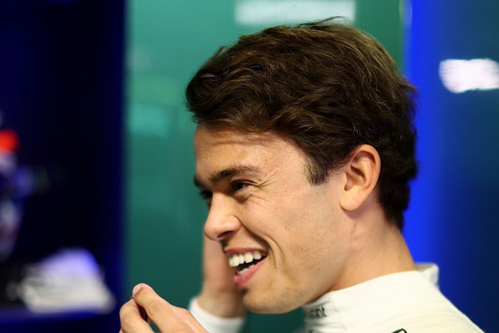 Nyck de Vries, Aston Martin