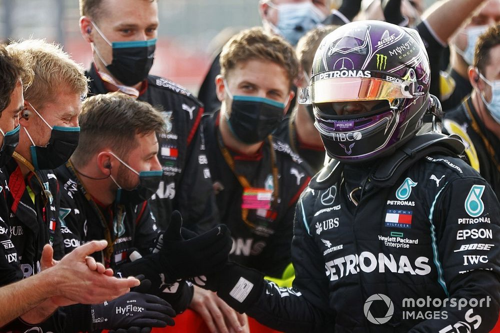 Lewis Hamilton, Mercedes F1 W11, ganador, en parc fermé