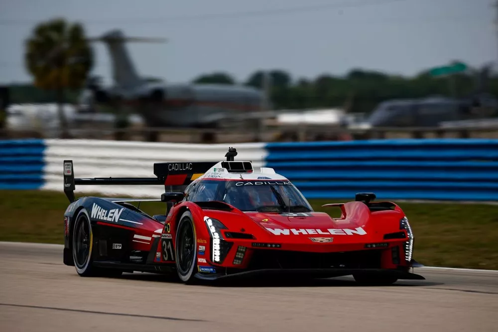 #31 Action Express Racing Cadillac V-Series.R: Pipo Derani, Jack Aitken, Tom Blomqvist