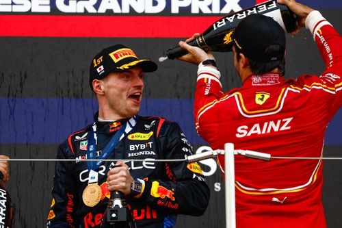 Sainz: "No encajaría en la situación actual de Red Bull"