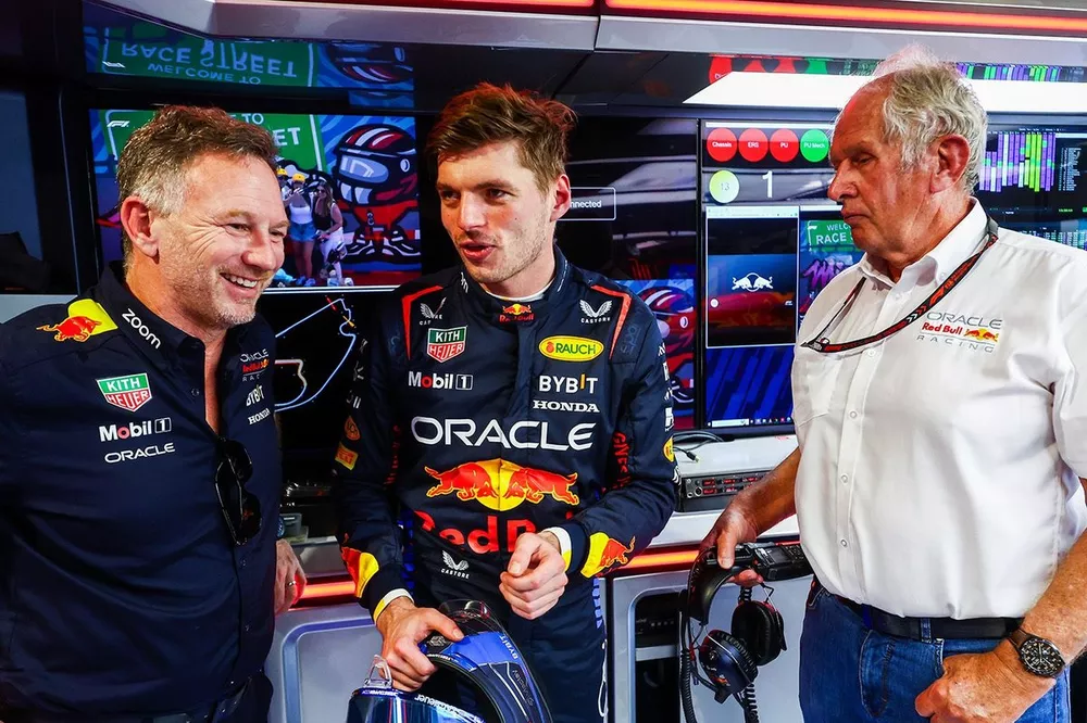Max Verstappen, Red Bull Racing, avec Helmut Marko et Christian Horner