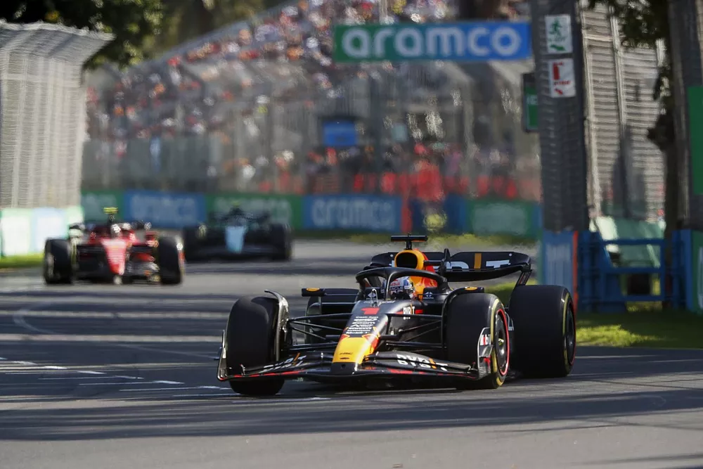 Max Verstappen, Red Bull Racing RB19, Carlos Sainz, Ferrari SF-23