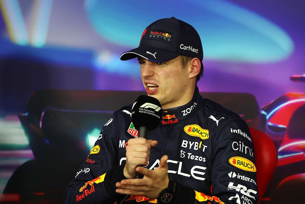El hombre de la pole, Max Verstappen, de Red Bull Racing, en la rueda de prensa posterior a la clasificación