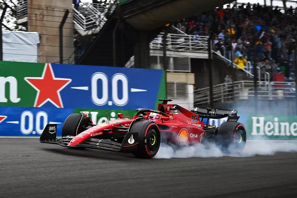 Charles Leclerc, Ferrari F1-75, locks up