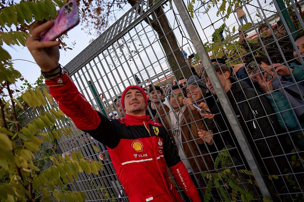 Charles Leclerc, Ferrari con i fan a Fiorano