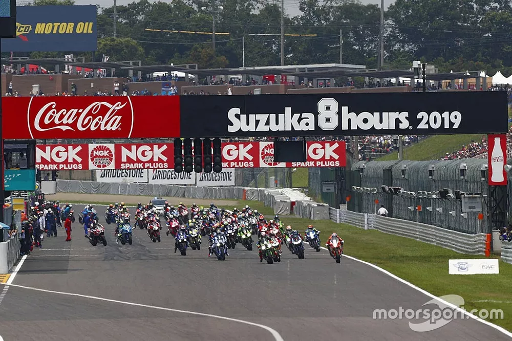 鈴鹿8耐レーススタート