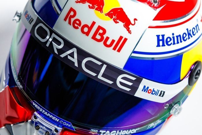 Casco de Verstrappen 2025