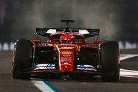 El difícil viernes de Leclerc en Abu Dhabi: enfermo, problemas y penalización