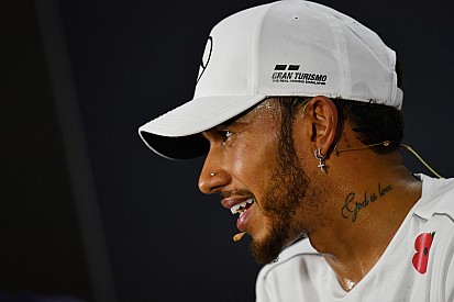Hamilton tisztázta a félreérthető megjegyzéseit, melyeket Indiára tett