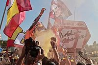 Prado celebra su t&iacute;tulo por todo lo alto en Imola