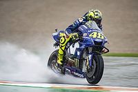 La lluvia no amaina y Petrucci lidera por delante de M&aacute;rquez y Rossi
