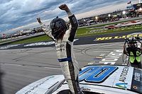 Custer gana en Texas con un dramático rebase a Reddick