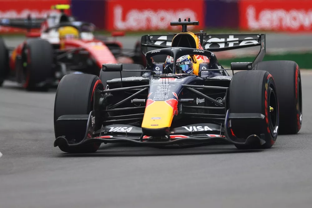F1 15年ベテル、フェルスタッペン、ハミルトン（ワールドチャンピオン）リカルド フェルスタッペン、ハミルトンと激闘の末2位逃すも満足「ここで今季初