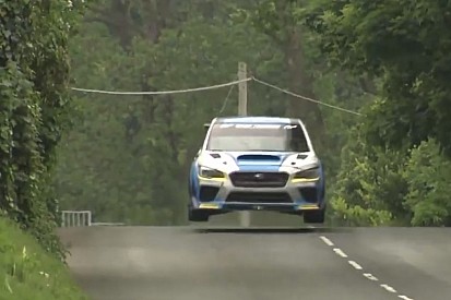 Video: Eine Runde auf der Isle of Man im Rennwagen