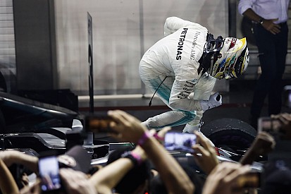 "Riesenmassel": Mercedes kommt mit Glück zum F1-Sieg in SIngapur