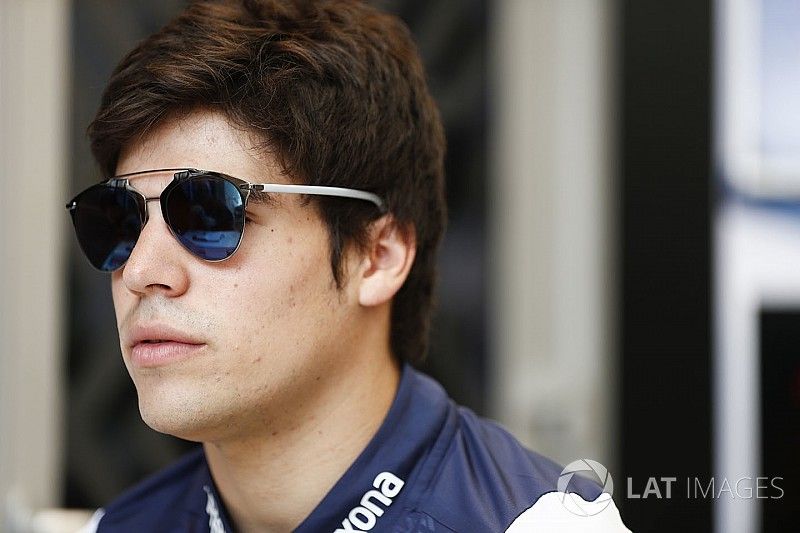 Lance Stroll, Williams Racing, con los medios