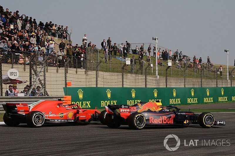 Max Verstappen, Red Bull Racing RB14 and Kimi Raikkonen, Ferrari SF71H battle