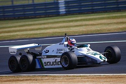 Jenson Button pályára vitte a hatkerekű Williamst Silverstone-ban