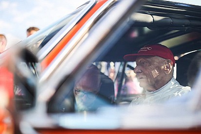 Lauda, şubat ayına kadar kendi başına yürümeyi hedefliyor