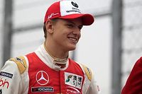 Schumacher encabeza el &uacute;ltimo y nevado d&iacute;a de test de la F3