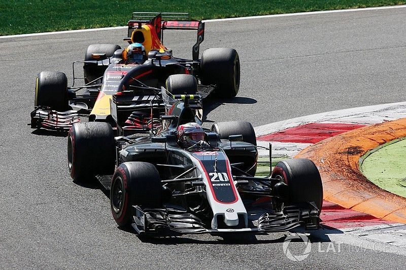 Kevin Magnussen, Haas F1 Team VF-17, Daniel Ricciardo, Red Bull Racing RB13