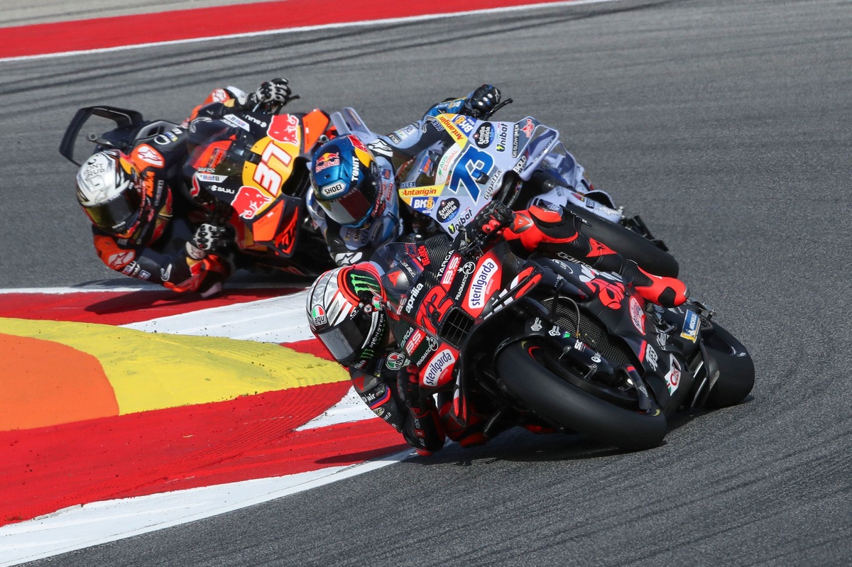 How Bezzecchi won the three-way MotoGP scrap at the Portuguese GP