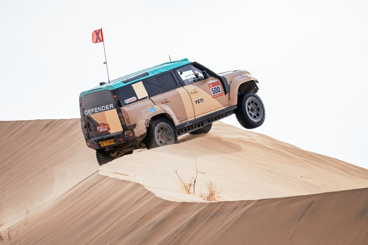 Il Defender ha conquistato Peterhansel: come la D7X-R ha riacceso l'entusiasmo del Re della Dakar