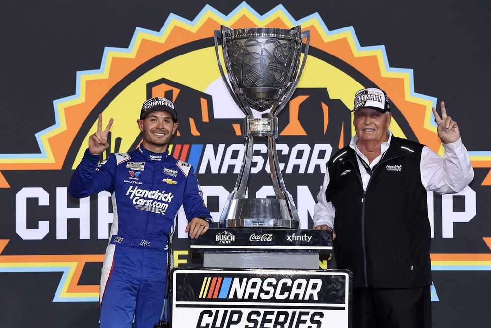 Kyle Larson, Hendrick Motorsports Chevrolet and Hendrick Motorsport team owner, Rick Hendrick