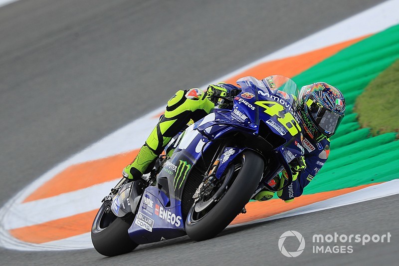 Valentino promuove il primo motore nuovo Yamaha: