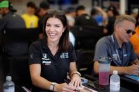 Katherine Legge ve "decepcionante" la falta de mujeres en NASCAR e IndyCar