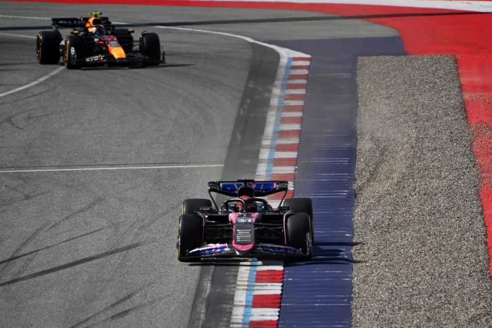 Esteban Ocon, Alpine A524, Sergio Pérez, Red Bull Racing RB20