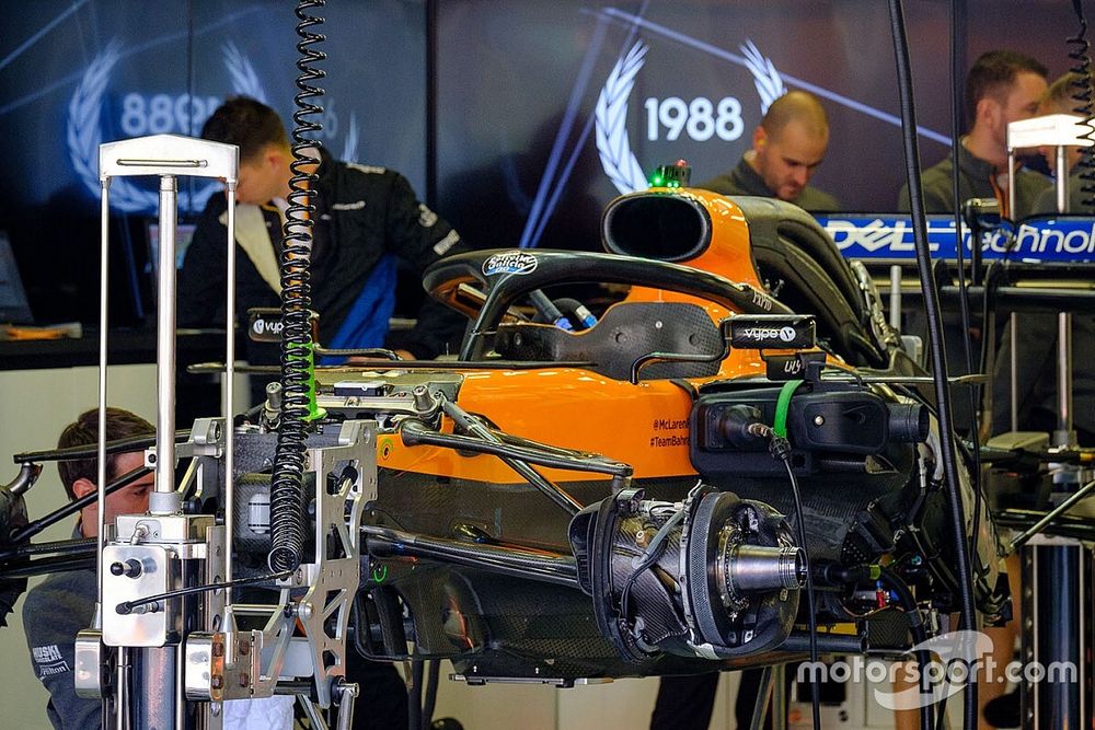 La McLaren MCL34 dans son garage