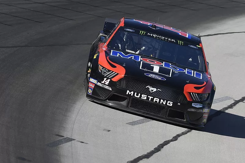  Clint Bowyer, Stewart-Haas Racing, Ford Mustang Mobil 1 / Rush Truck Centers
