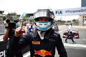 Vips contiene a Piastri y festeja en la Fórmula 2