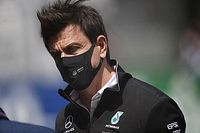 F1 - Wolff critica FIA por atraso em regras "mal concebidas" contra asas flexíveis: "Abrem a porta para protestos"