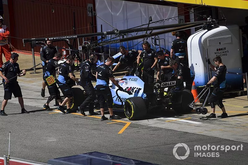 George Russell, Williams Racing FW42, dans la voie des stands