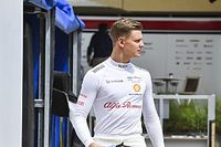 Sainz diz que "sente" por pressão sobre Mick Schumacher na F2