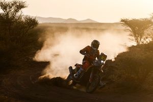 Tosha pierde la etapa maratón en el sprint final del Dakar; Sanders, más líder